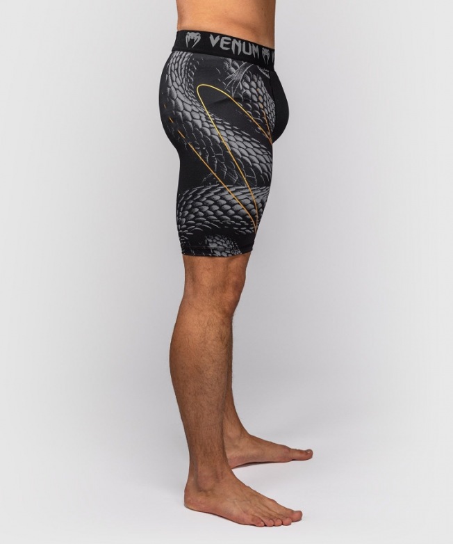 Компрессионные шорты Venum Matupa - Black/Grey/Gold | Фото 2