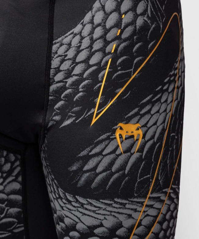 Компрессионные шорты Venum Matupa - Black/Grey/Gold | Фото 4