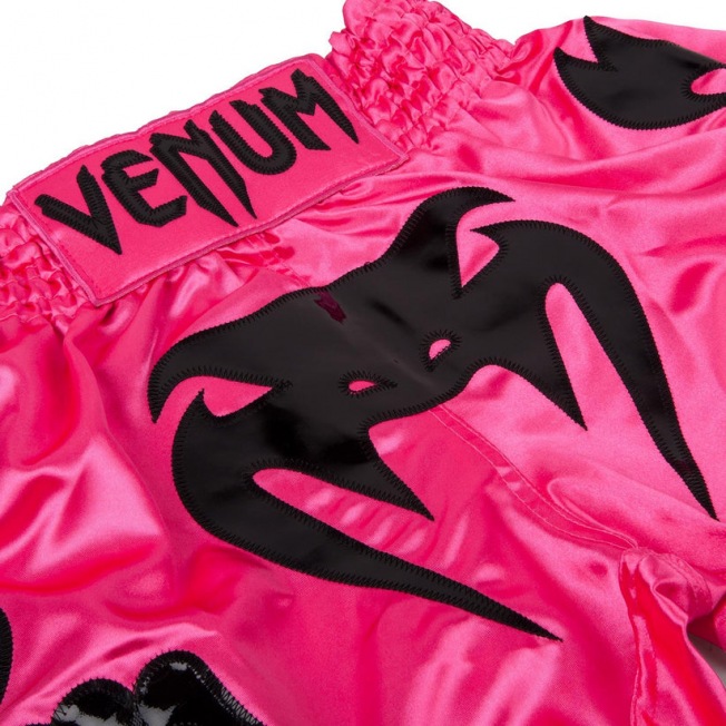 Тайские шорты Venum Bangkok Inferno - Pink/Black | Фото 2