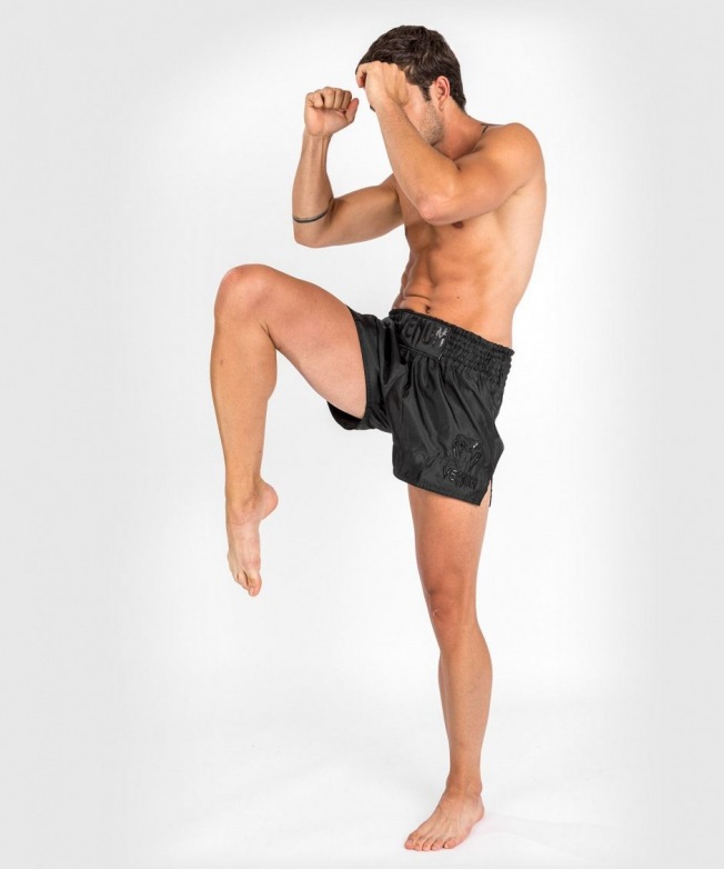 Тайские шорты Venum Classic - Black/Black | Фото 2