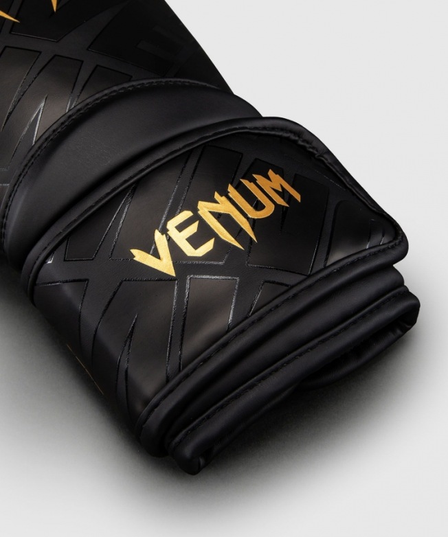 Перчатки боксерские Venum Contender 1.5 XT 3D - Black/Gold | Фото 2