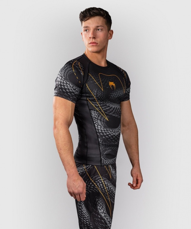 Рашгард Venum Matupa SS - Black/Grey/Gold | Фото 1