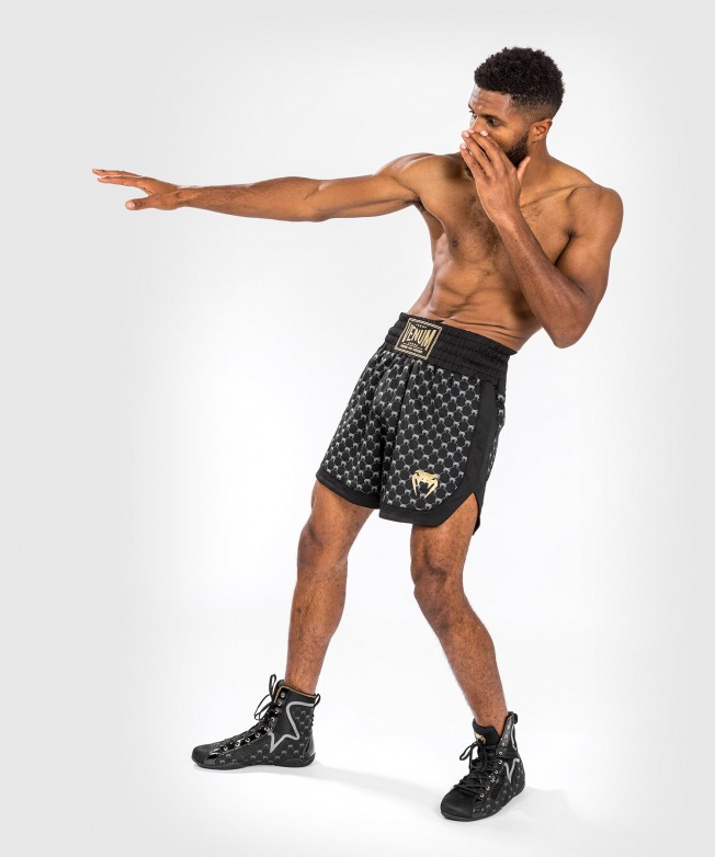 Боксерские шорты Venum Monogram - Black | Фото 3