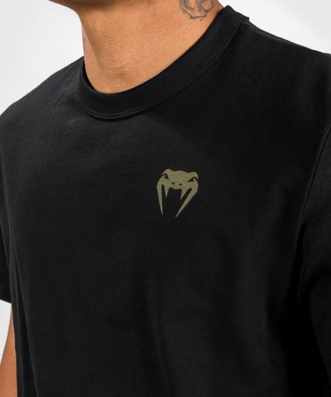 Футболка Venum Fangs Regular Fit - Black | Фото 1