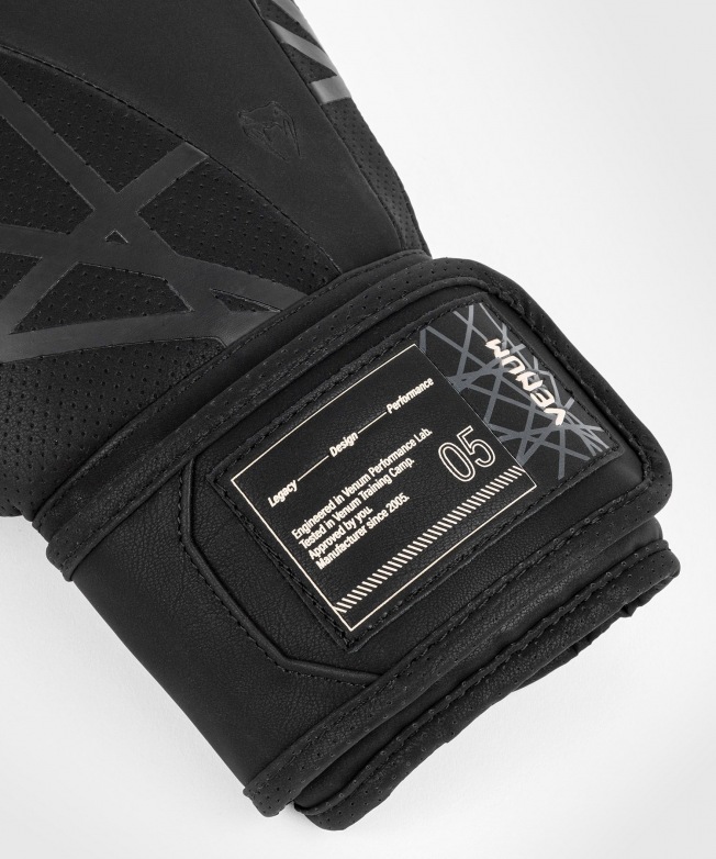 Боксерские перчатки Venum Tecmo 2.0 - Black | Фото 3