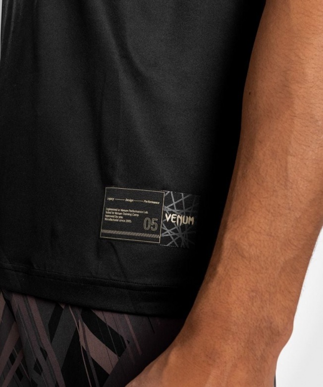 Майка тренировочная Venum Tecmo 2.0 DRY TECH - Black/Brown | Фото 6