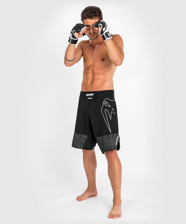 Шорты ММА Venum Reflective Light 4.0 - Black/White | Фото 1