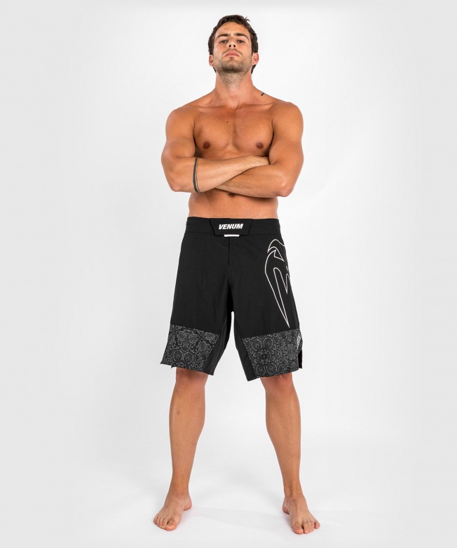 Шорты ММА Venum Reflective Light 4.0 - Black/White | Фото 3