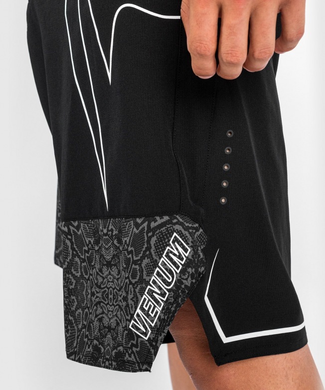 Шорты ММА Venum Reflective Light 4.0 - Black/White | Фото 7