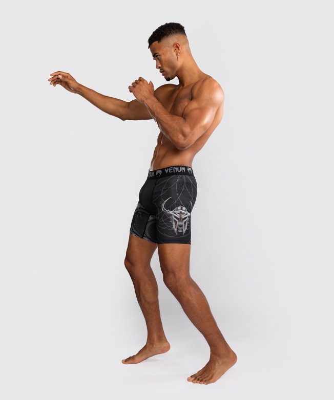 Компрессионные шорты Venum Gladiator 5.0 - Black/Silver | Фото 4