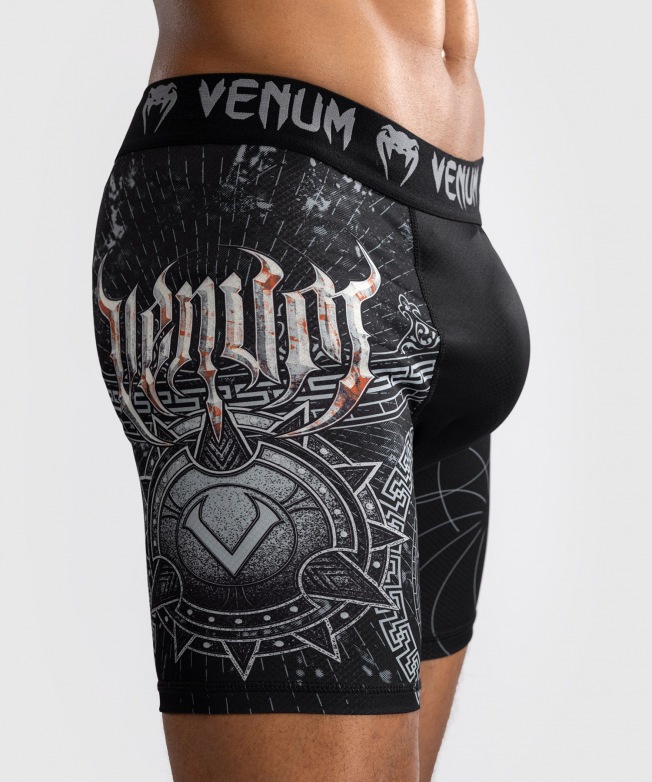 Компрессионные шорты Venum Gladiator 5.0 - Black/Silver | Фото 5