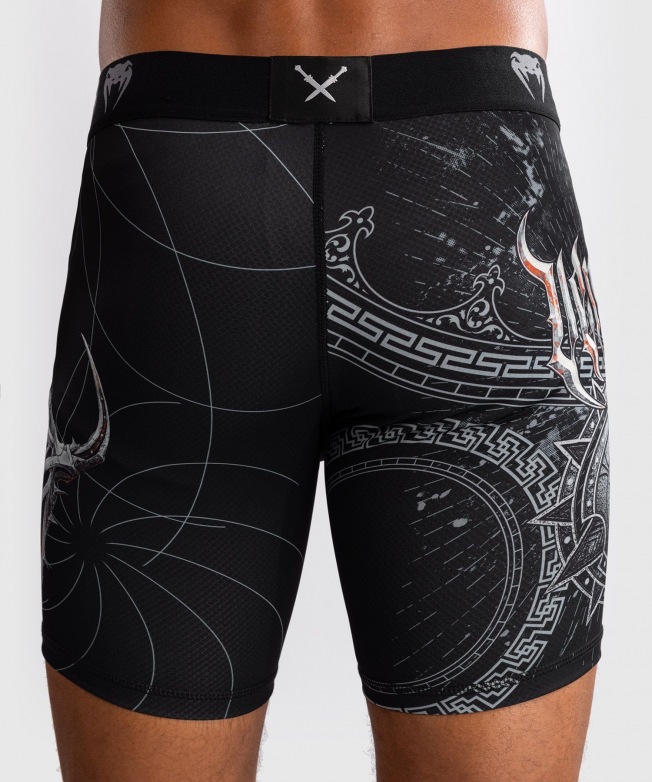 Компрессионные шорты Venum Gladiator 5.0 - Black/Silver | Фото 6