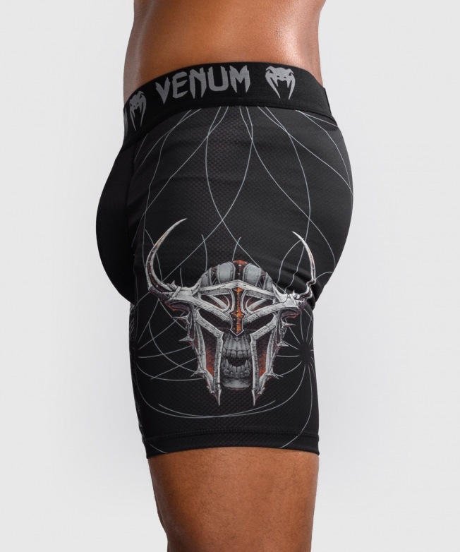 Компрессионные шорты Venum Gladiator 5.0 - Black/Silver | Фото 7