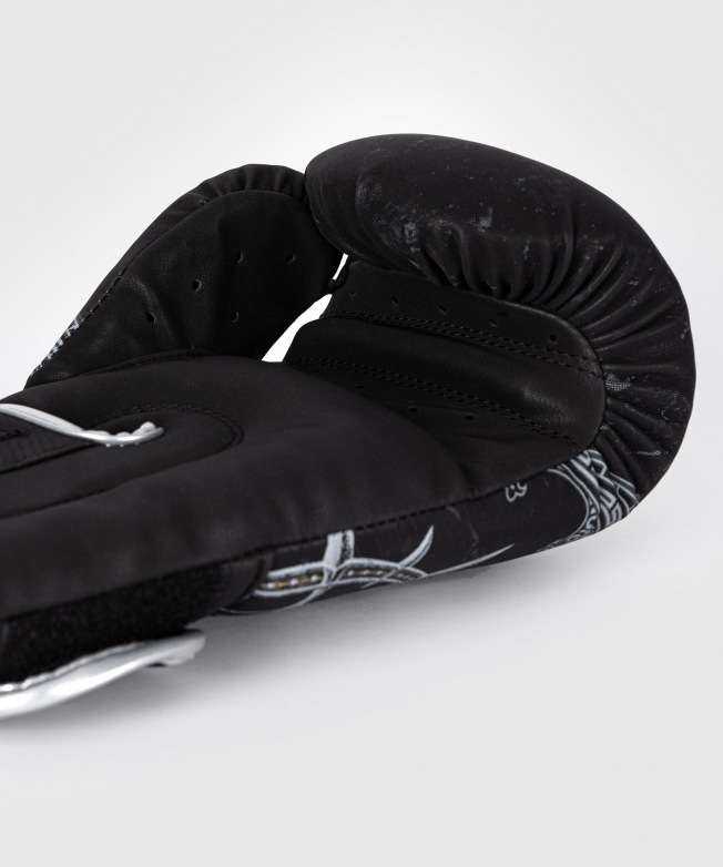 Перчатки боксерские Venum Gladiator 5.0 - Black/Silver | Фото 3
