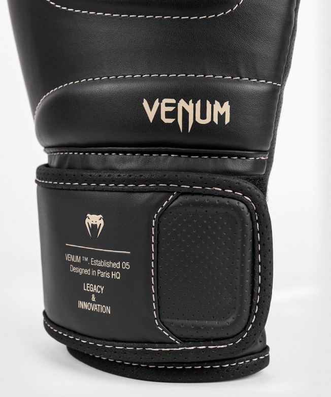 Перчатки боксерские Venum Impact Evo - Black | Фото 1