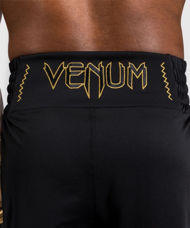 Боксерские шорты Venum Classic - Black/Gold | Фото 6