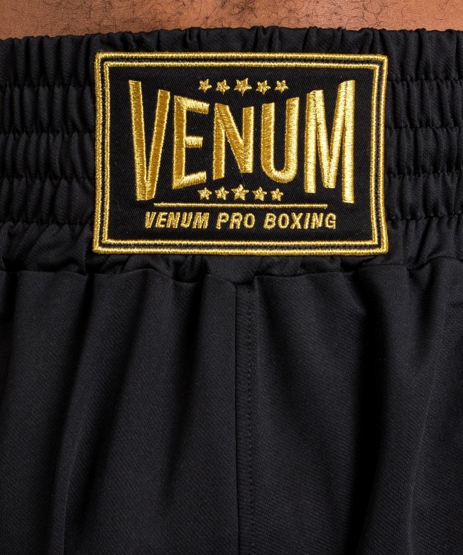 Боксерские шорты Venum Classic - Black/Gold | Фото 7