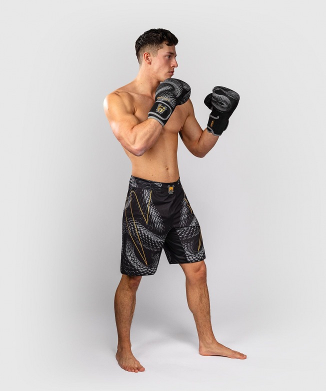 Шорты для единоборств Venum Matupa - Black/Grey/Gold | Фото 5