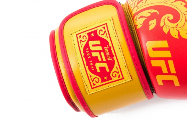 Боксерские перчатки UFC Premium True Thai - Red | Фото 9