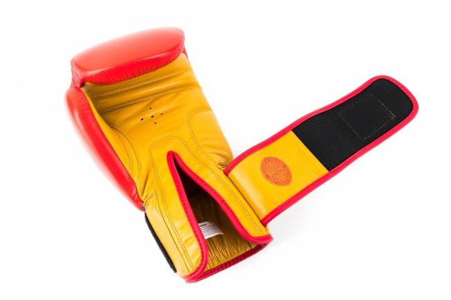 Боксерские перчатки UFC Premium True Thai - Red | Фото 11