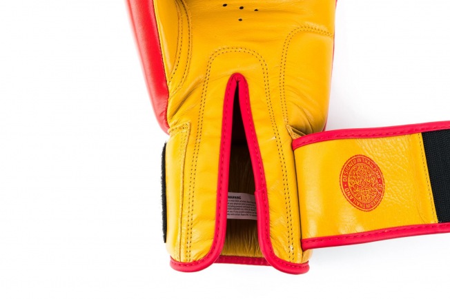 Боксерские перчатки UFC Premium True Thai - Red | Фото 12