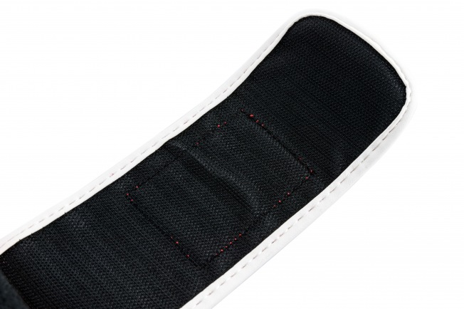 Боксерские перчатки UFC Premium True Thai - White | Фото 11