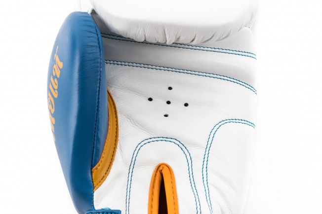 Боксерские перчатки UFC Premium True Thai - White/Blue | Фото 10