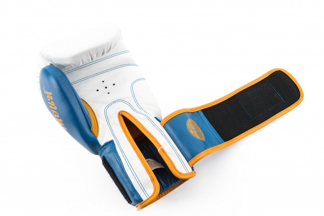 Боксерские перчатки UFC Premium True Thai - White/Blue | Фото 13