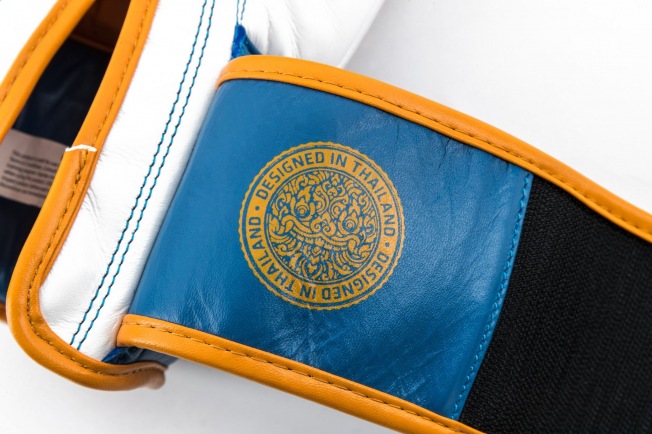 Боксерские перчатки UFC Premium True Thai - White/Blue | Фото 14