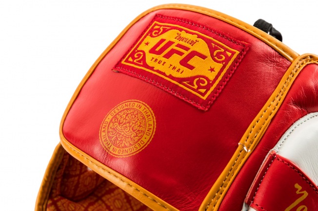 Боксерский шлем UFC Premium True Thai - White/Red | Фото 9