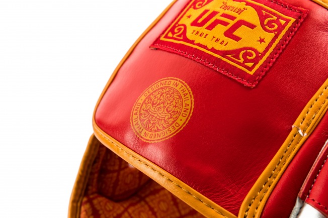 Боксерский шлем UFC Premium True Thai - White/Red | Фото 10