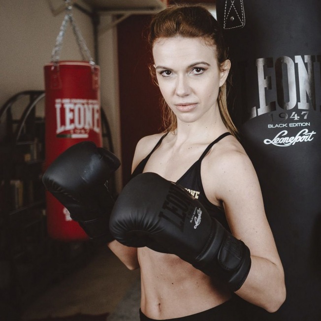 Боксерские перчатки Leone Black and White GN059 | Фото 7