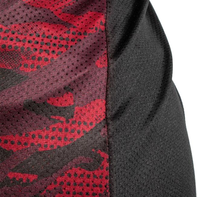 Женская тренировочная майка Venum Defender 2.0 - Black/Red | Фото 4