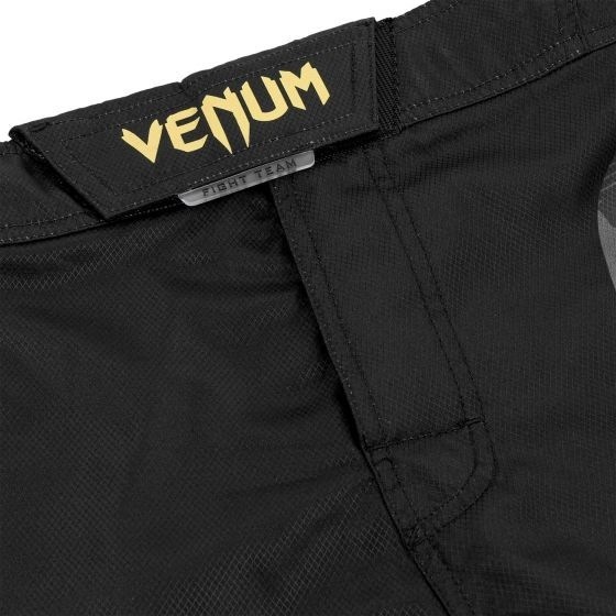 Шорты ММА Venum Light 3.0 - Black/Gold | Фото 4