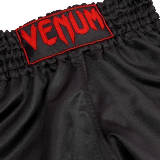 Тайские шорты Venum Classic - Black/Red | Фото 2