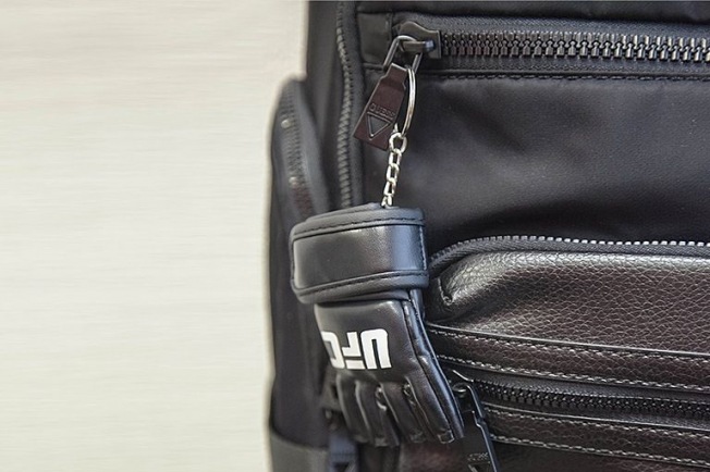 Брелок сувенирный перчатка ММА UFC | Фото 2