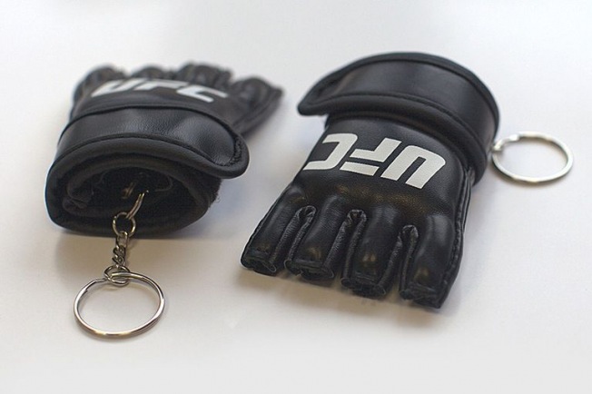 Брелок сувенирный перчатка ММА UFC | Фото 4