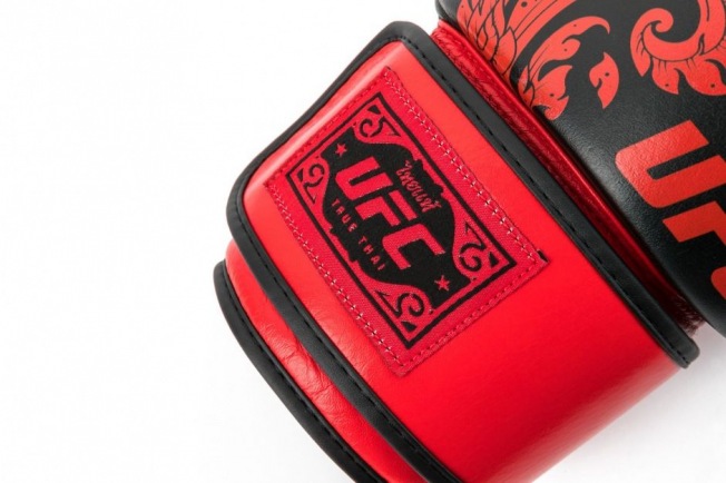 Боксерские перчатки UFC Premium True Thai - Black | Фото 10
