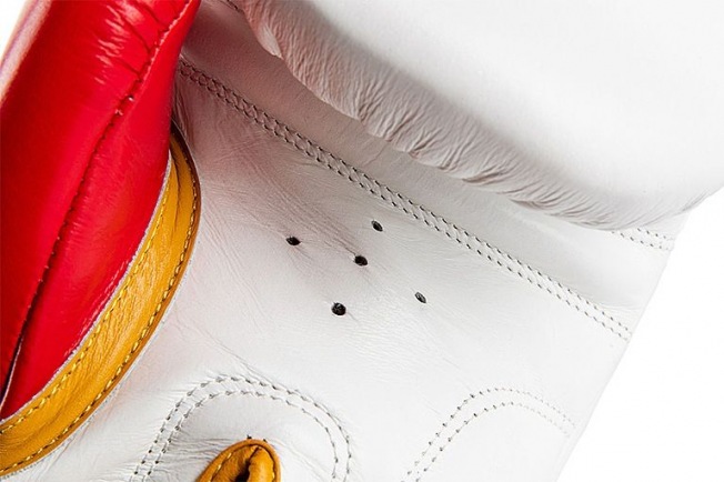 Боксерские перчатки UFC Premium True Thai - White/Red | Фото 14