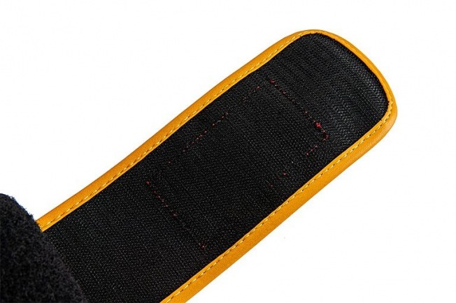 Боксерские перчатки UFC Premium True Thai - White/Red | Фото 9