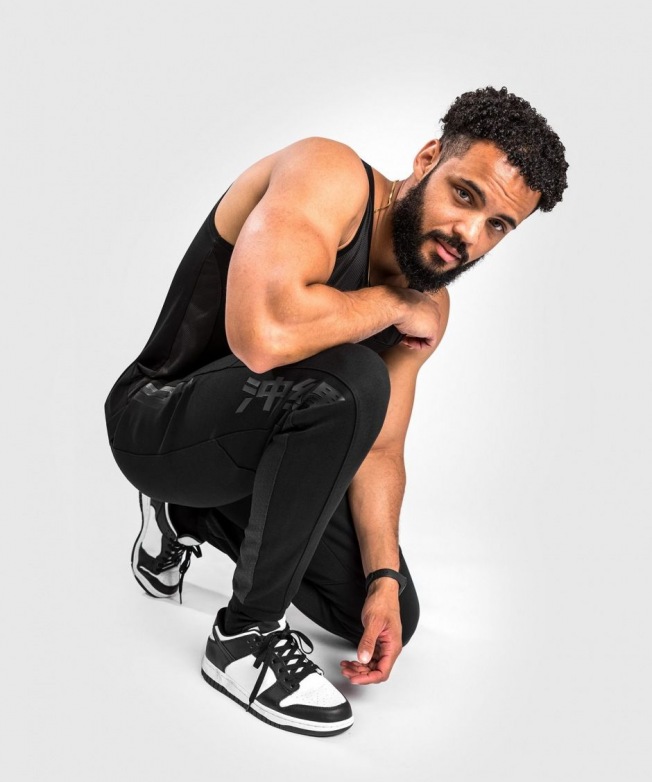 Спортивные штаны Venum Okinawa 3.0 - Black/Red | Фото 4