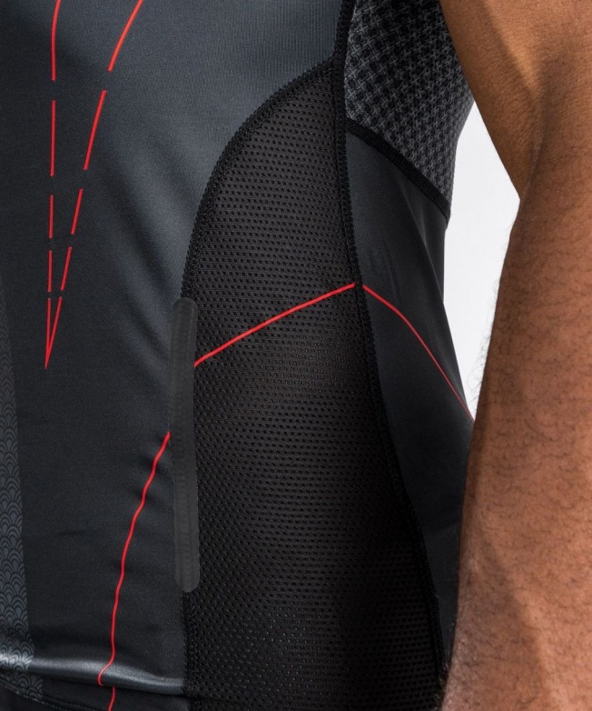 Рашгард Venum Okinawa 3.0 SS - Black/Red | Фото 5