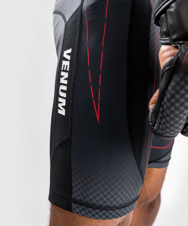 Компрессионные шорты Venum Okinawa 3.0 - Black/Red | Фото 5