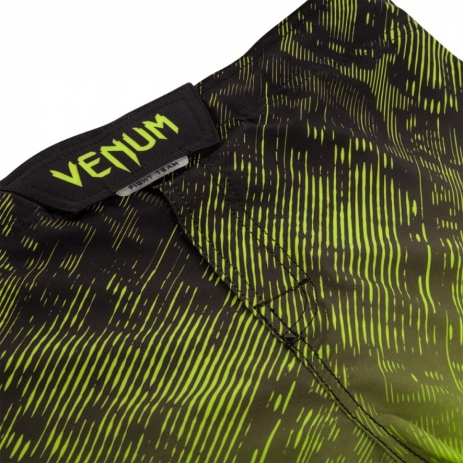 Шорты ММА Venum Fusion - Black/Yellow | Фото 4