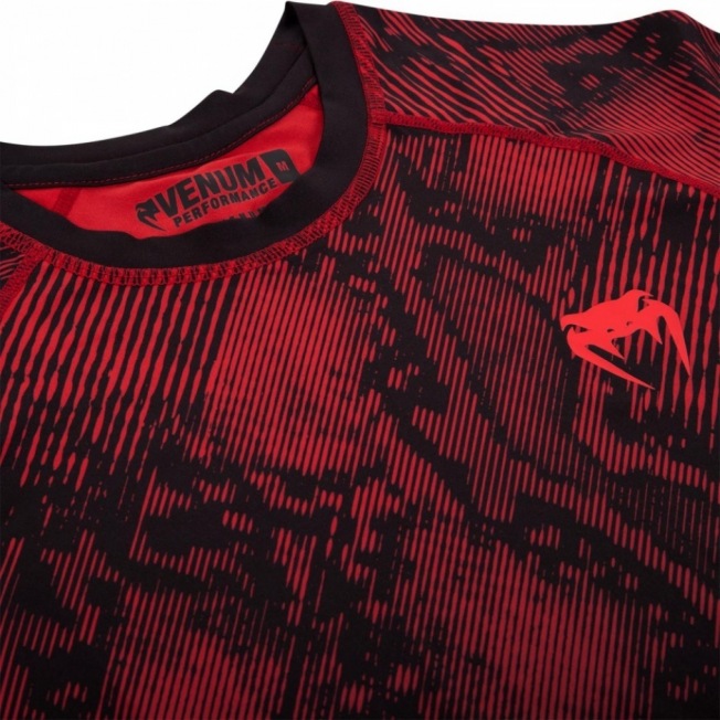 Рашгард Venum Fusion Short Sleeves - Black/Red | Фото 6